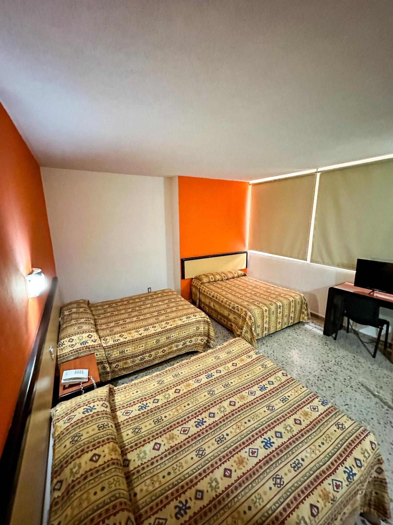 Hotel Montreal Leon Bagian luar foto