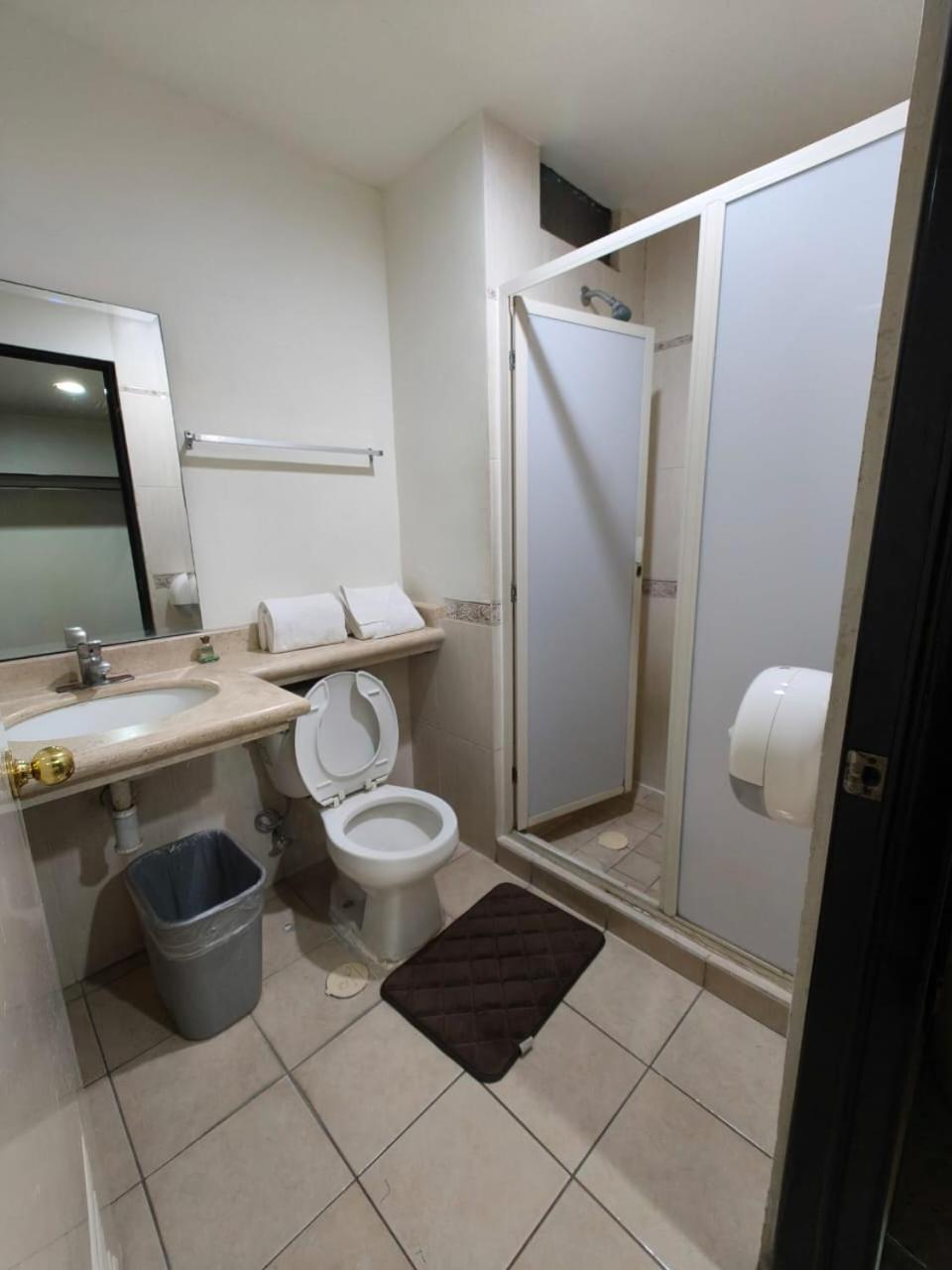 Hotel Montreal Leon Bagian luar foto