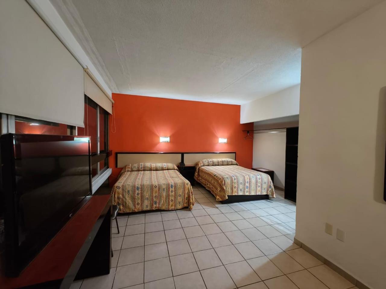Hotel Montreal Leon Bagian luar foto