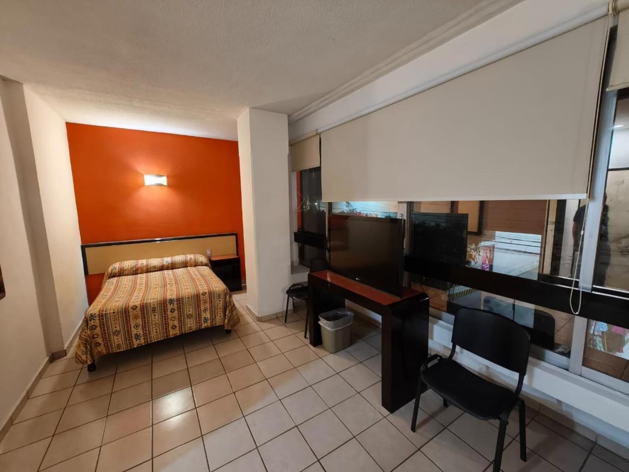 Hotel Montreal Leon Bagian luar foto