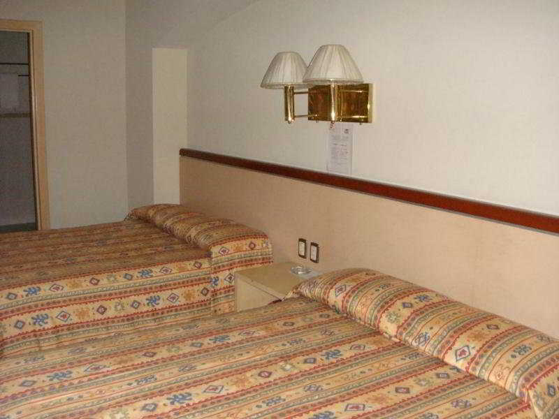 Hotel Montreal Leon Bagian luar foto