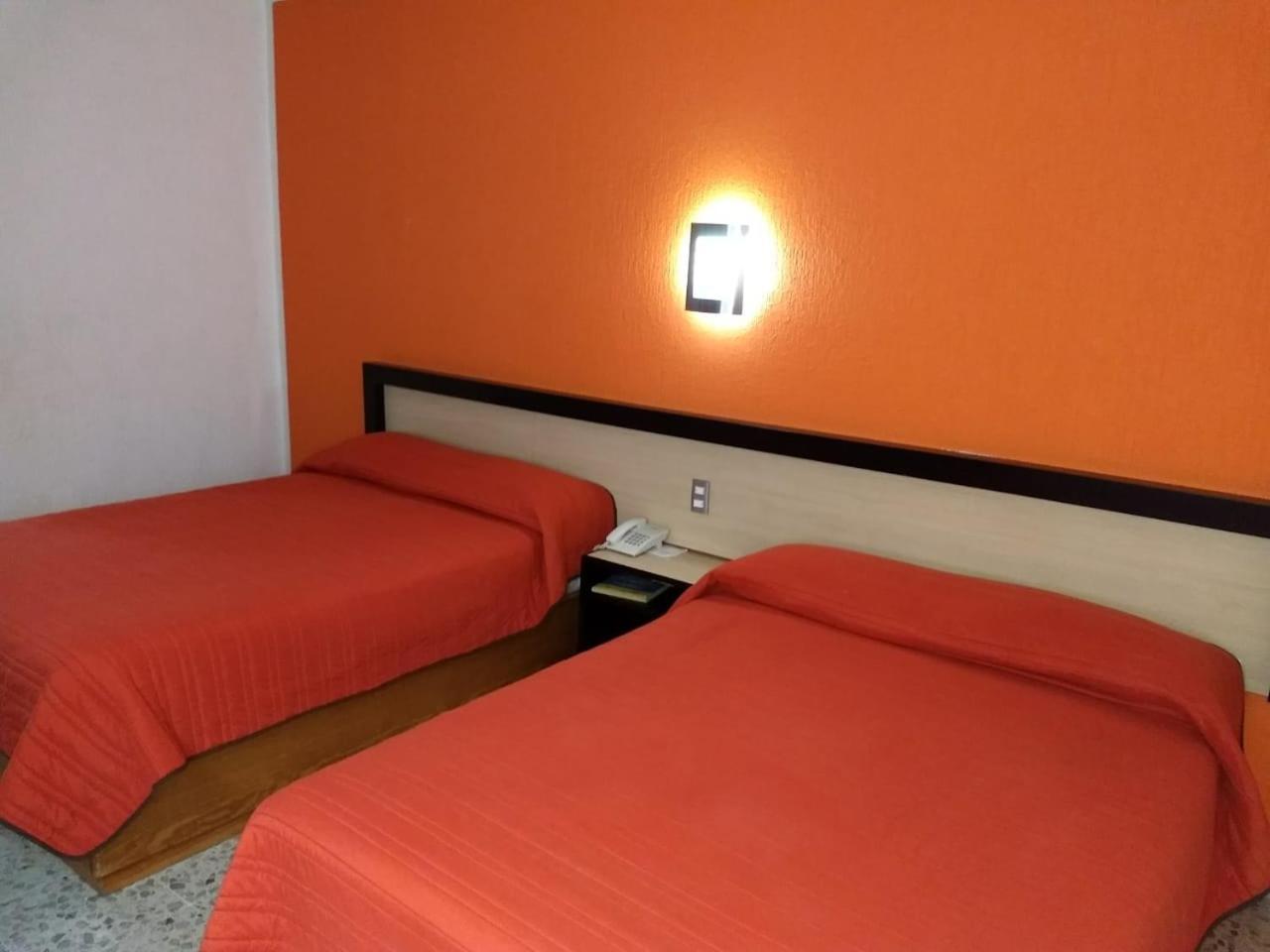 Hotel Montreal Leon Bagian luar foto