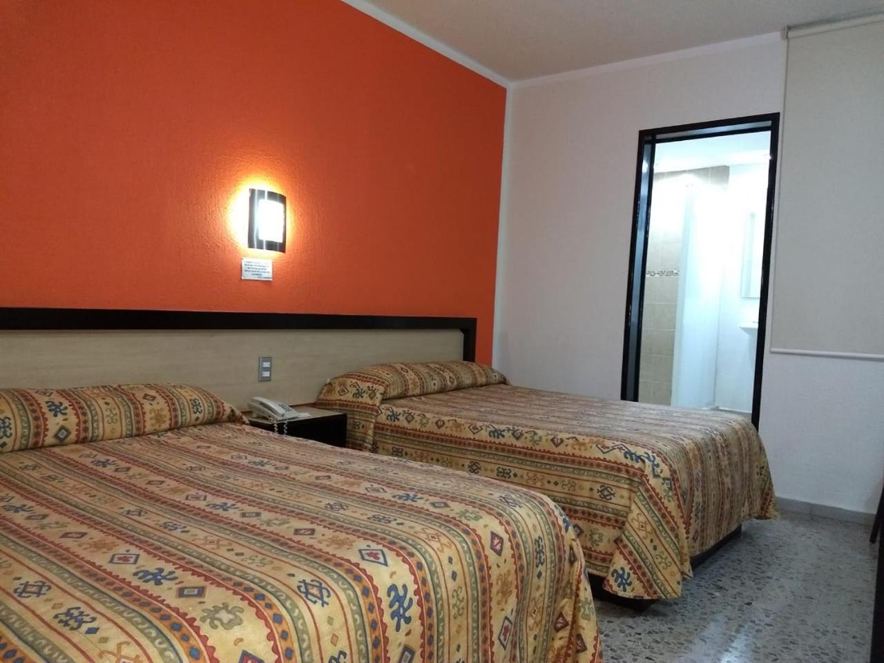 Hotel Montreal Leon Bagian luar foto