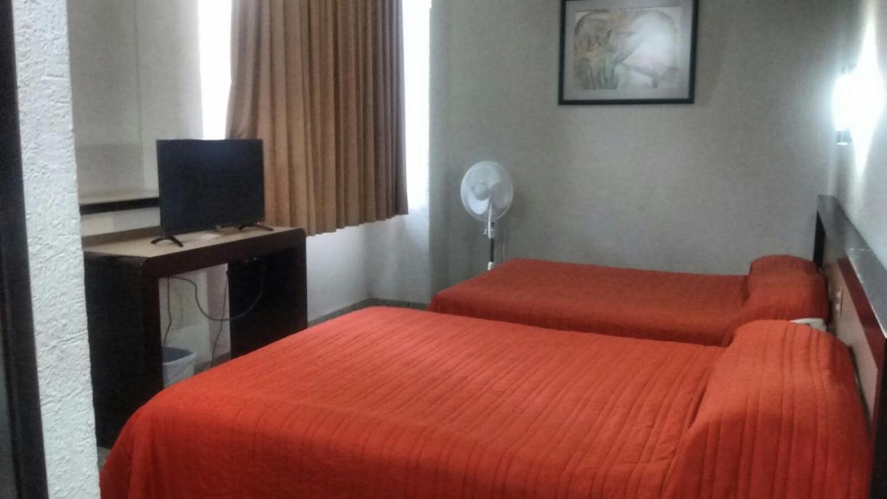 Hotel Montreal Leon Bagian luar foto
