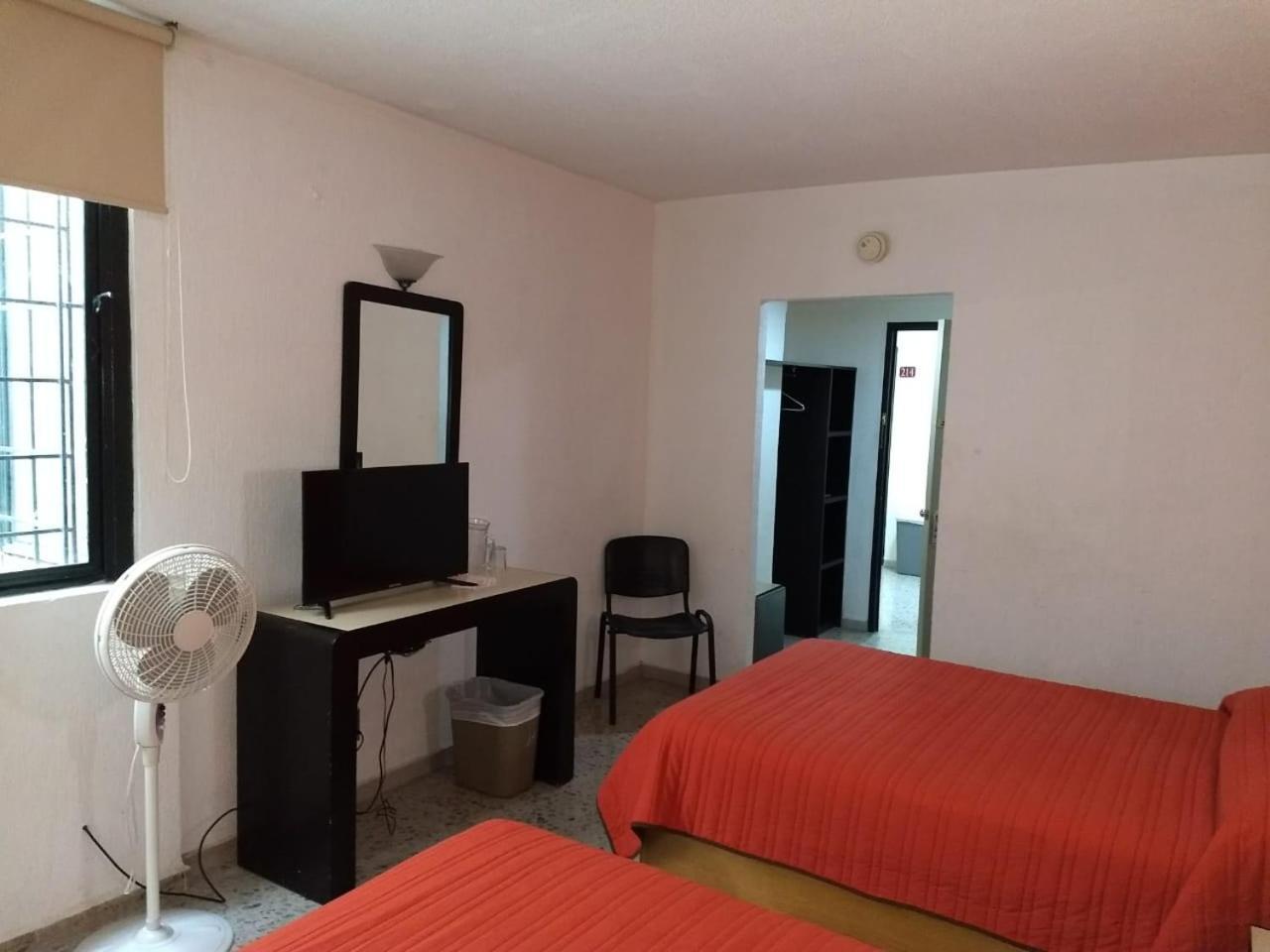 Hotel Montreal Leon Bagian luar foto