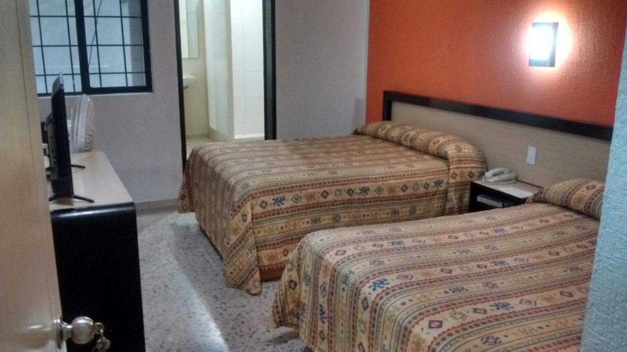 Hotel Montreal Leon Bagian luar foto