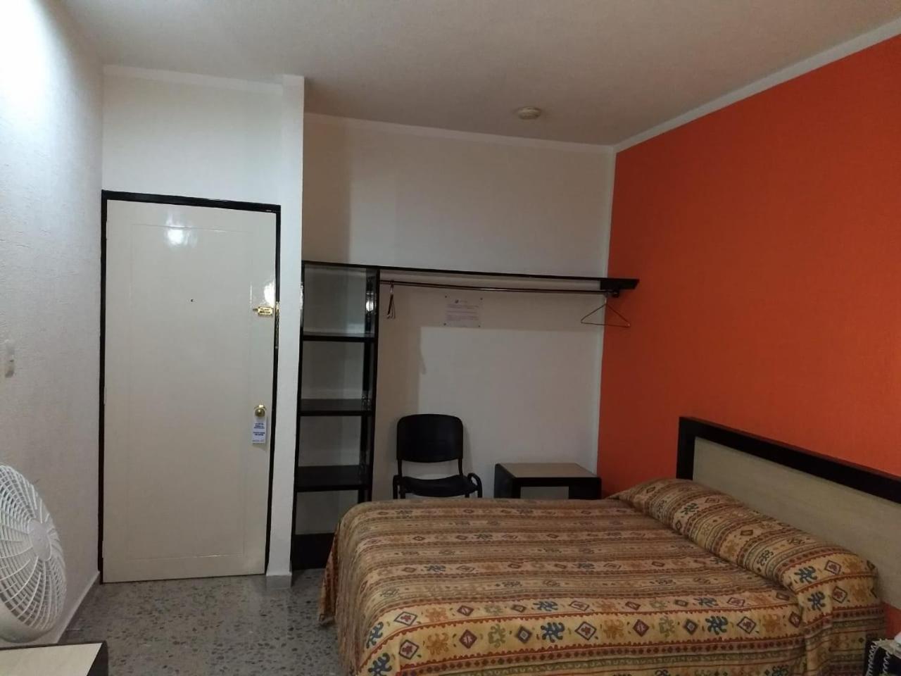 Hotel Montreal Leon Bagian luar foto