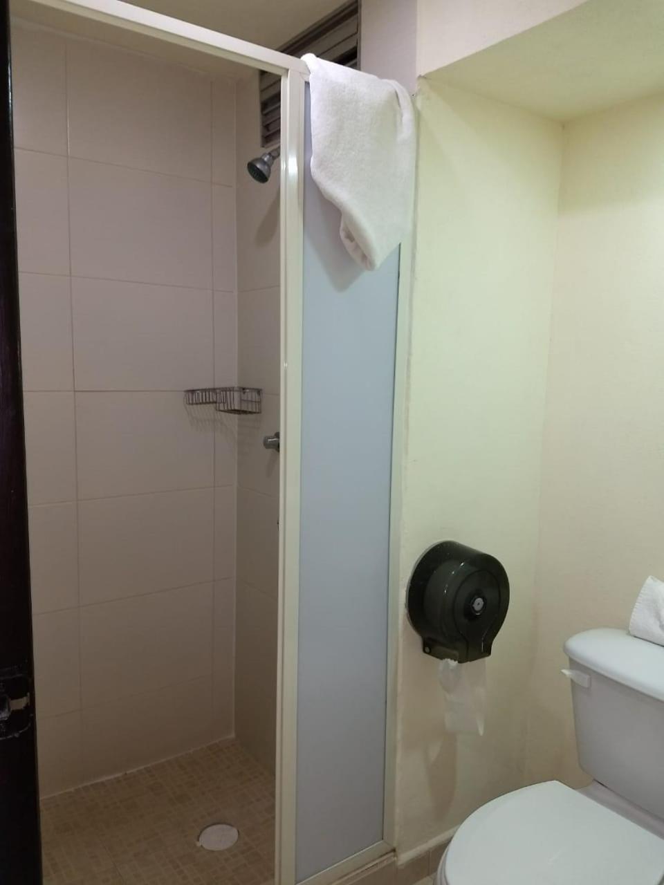 Hotel Montreal Leon Bagian luar foto