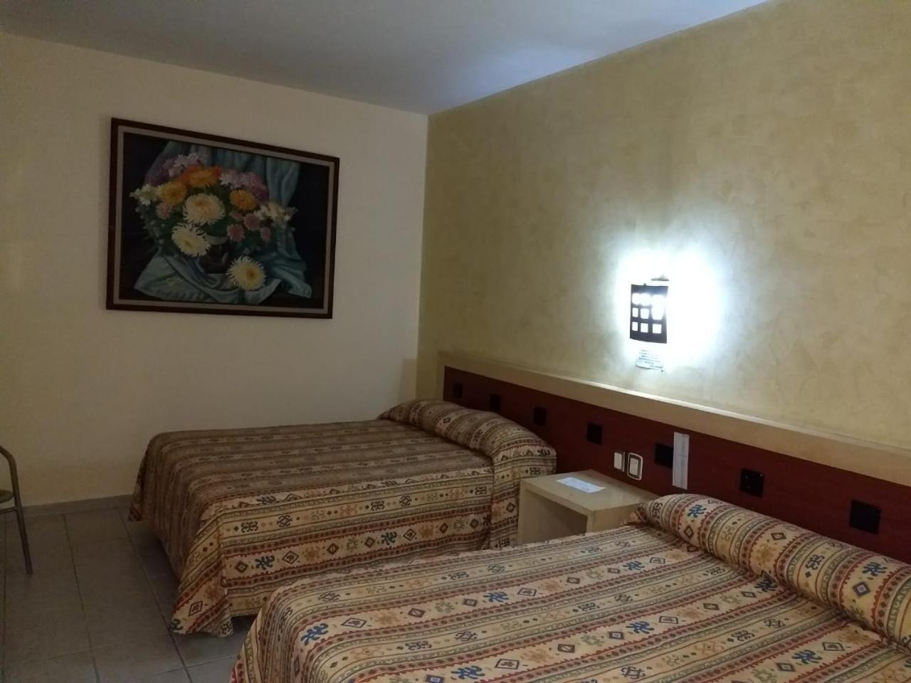 Hotel Montreal Leon Bagian luar foto