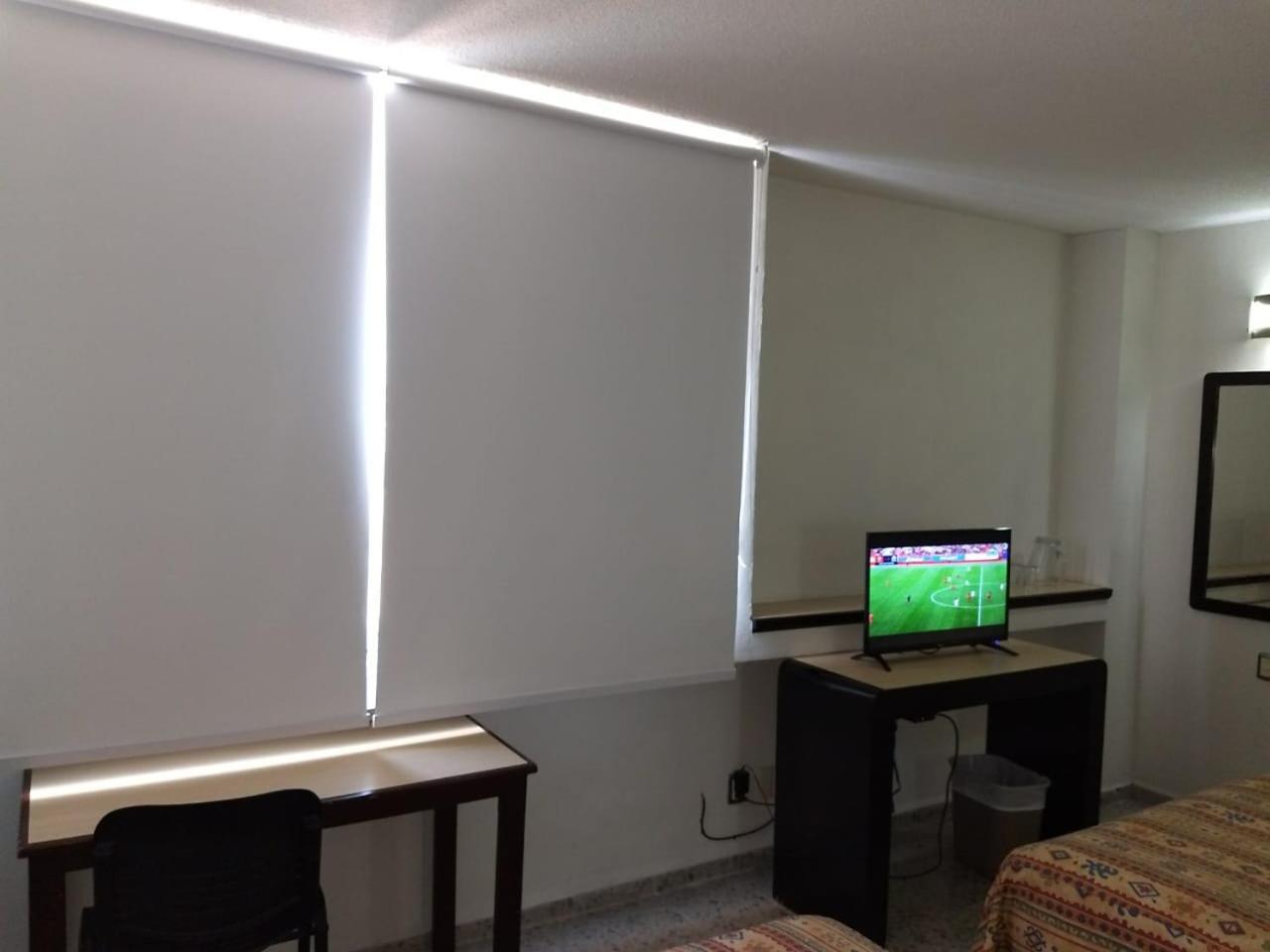 Hotel Montreal Leon Bagian luar foto