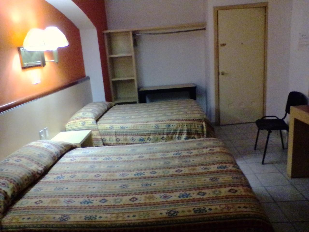 Hotel Montreal Leon Bagian luar foto